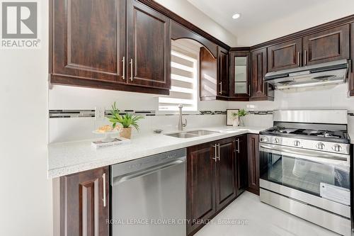 7 Penbridge Circle, Brampton, ON - Indoor Photo Showing Kitchen With Double Sink