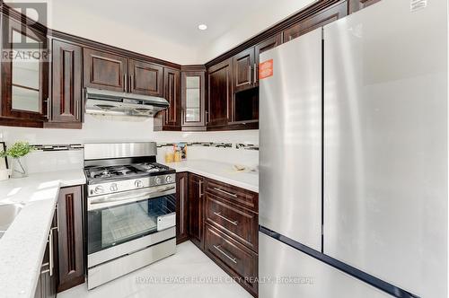 7 Penbridge Circle, Brampton, ON - Indoor Photo Showing Kitchen