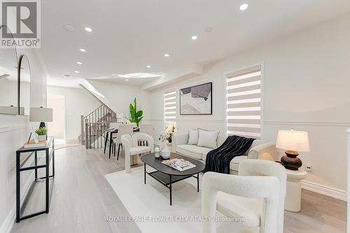 7 Penbridge Circle, Brampton, ON - Indoor Photo Showing Living Room