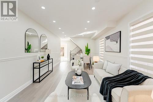 7 Penbridge Circle, Brampton, ON - Indoor Photo Showing Living Room
