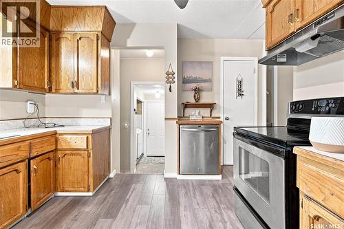 80 Spence Street, Regina, SK - Indoor Photo Showing Kitchen