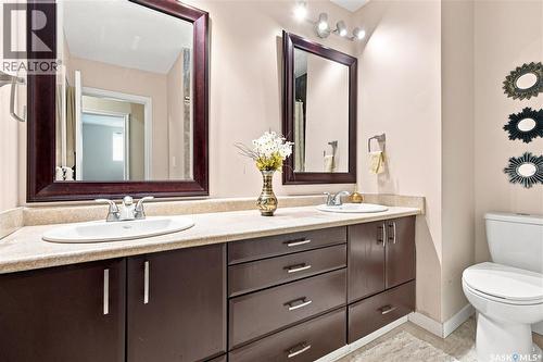 80 Spence Street, Regina, SK - Indoor Photo Showing Bathroom