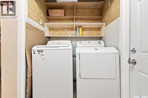 80 Spence Street, Regina, SK - Indoor Photo Showing Laundry Room