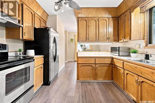 80 Spence Street, Regina, SK - Indoor Photo Showing Kitchen