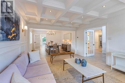 4582 Badminton Drive, Mississauga, ON - Indoor Photo Showing Living Room
