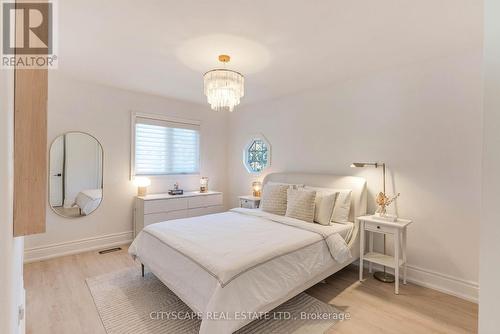 4582 Badminton Drive, Mississauga, ON - Indoor Photo Showing Bedroom