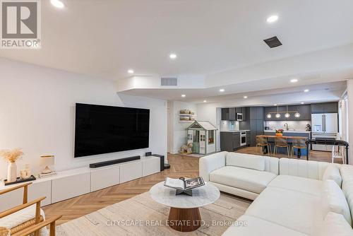 4582 Badminton Drive, Mississauga, ON - Indoor Photo Showing Living Room