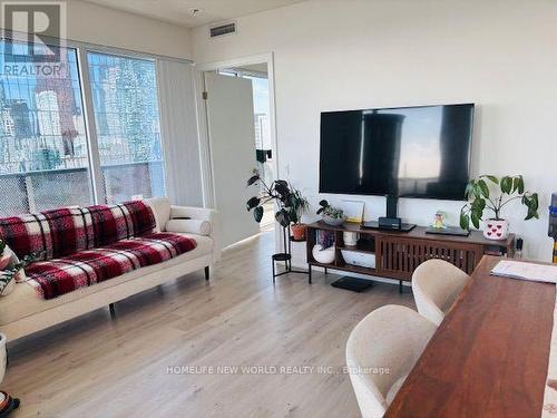 3507 - 138 Downes Street, Toronto, ON - Indoor Photo Showing Living Room