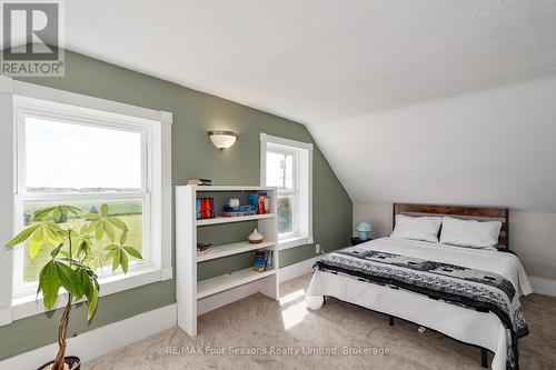 5803 26 Highway, Clearview, ON - Indoor Photo Showing Bedroom