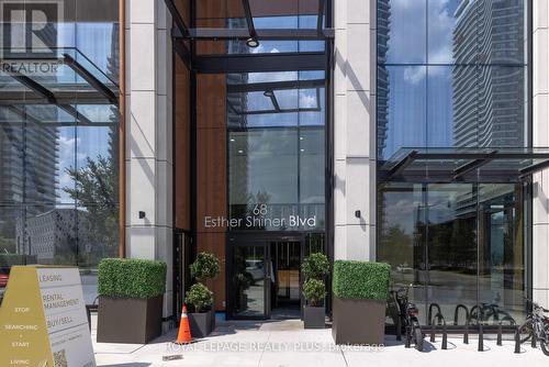 662 - 68 Esther Shiner Boulevard, Toronto, ON - Outdoor
