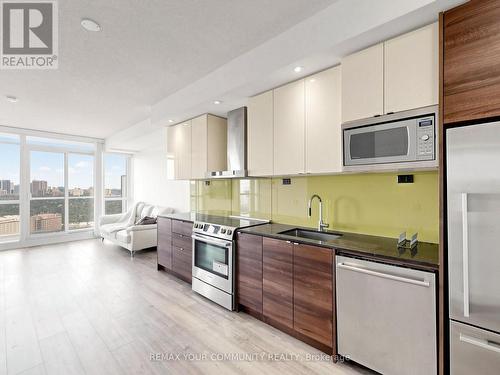 3302 - 121 Mcmahon Drive, Toronto, ON - Indoor Photo Showing Kitchen