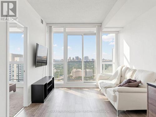 3302 - 121 Mcmahon Drive, Toronto, ON - Indoor Photo Showing Living Room