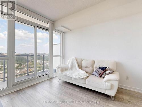 3302 - 121 Mcmahon Drive, Toronto, ON - Indoor Photo Showing Living Room