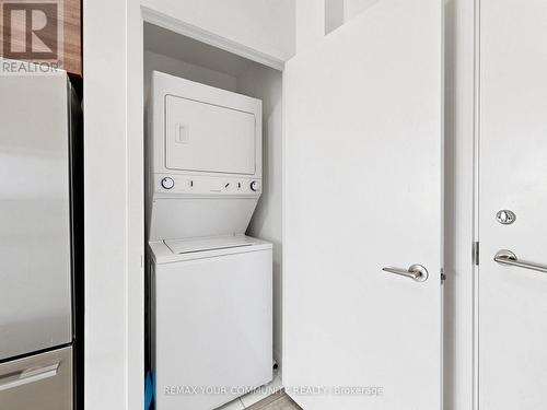 3302 - 121 Mcmahon Drive, Toronto, ON - Indoor Photo Showing Laundry Room