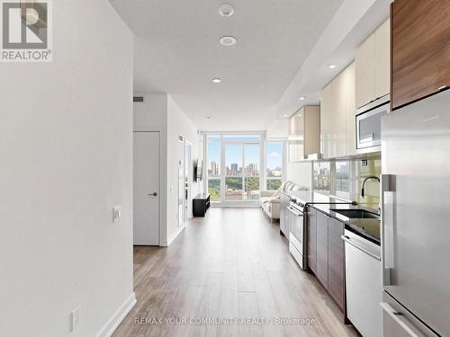 3302 - 121 Mcmahon Drive, Toronto, ON - Indoor Photo Showing Kitchen