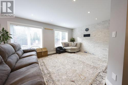 5437 Royal Aberdeen Drive, Mississauga, ON - Indoor Photo Showing Living Room
