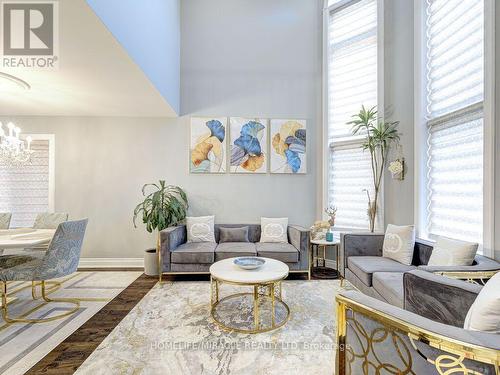 5437 Royal Aberdeen Drive, Mississauga, ON - Indoor Photo Showing Living Room
