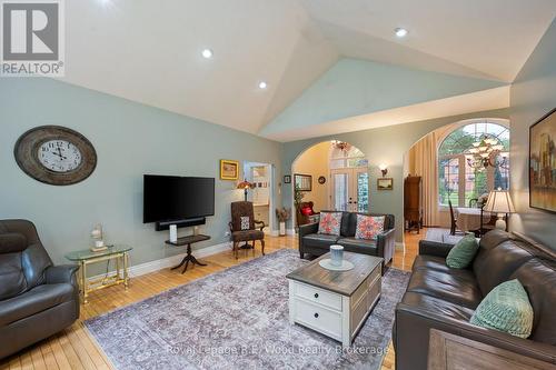 2 Whispering Pine Lane, Tillsonburg, ON - Indoor Photo Showing Living Room