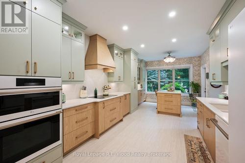 2 Whispering Pine Lane, Tillsonburg, ON - Indoor Photo Showing Kitchen