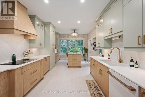 2 Whispering Pine Lane, Tillsonburg, ON - Indoor Photo Showing Kitchen With Upgraded Kitchen