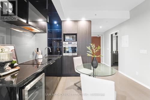 608 - 70 Temperance Street, Toronto, ON - Indoor Photo Showing Kitchen