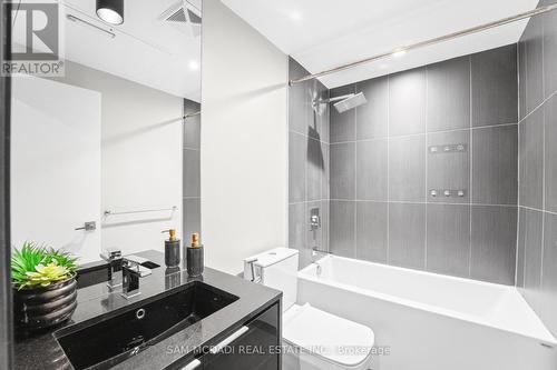 608 - 70 Temperance Street, Toronto, ON - Indoor Photo Showing Bathroom