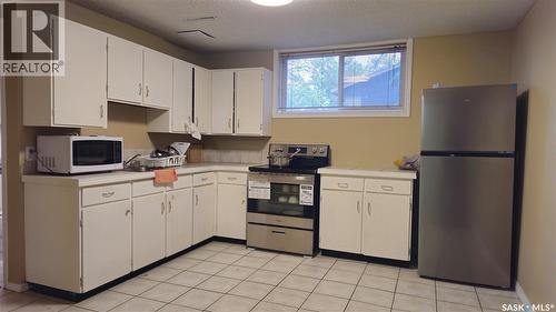 2638 Eastview, Saskatoon, SK - Indoor Photo Showing Kitchen
