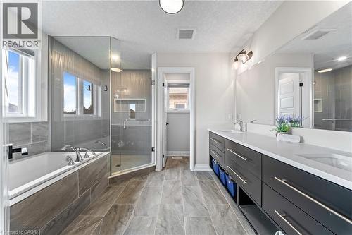 Bathroom - 130 Pondcliffe Drive, Kitchener, ON - Indoor Photo Showing Bathroom