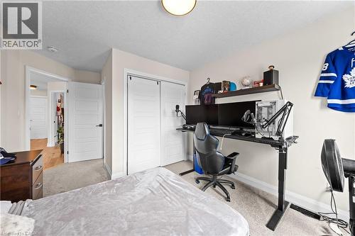 Neutral wall color with carpeted flooring - 130 Pondcliffe Drive, Kitchener, ON - Indoor Photo Showing Office