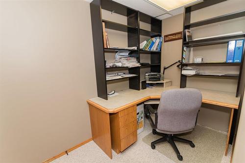 15078 Rd 31N Road, Dufferin, MB - Indoor Photo Showing Office
