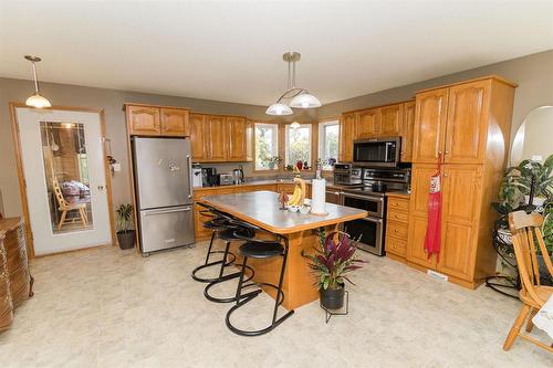 15078 Rd 31N Road, Dufferin, MB - Indoor Photo Showing Kitchen