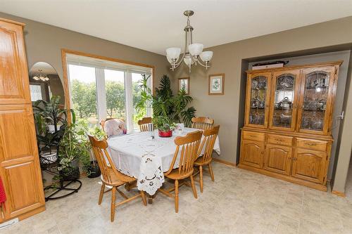 15078 Rd 31N Road, Dufferin, MB - Indoor Photo Showing Dining Room