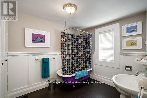 230 Ecclestone Drive, Bracebridge, ON - Indoor Photo Showing Bathroom