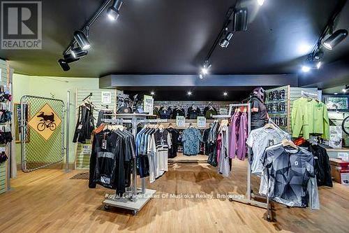 230 Ecclestone Drive, Bracebridge, ON - Indoor