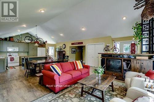 230 Ecclestone Drive, Bracebridge, ON - Indoor Photo Showing Living Room