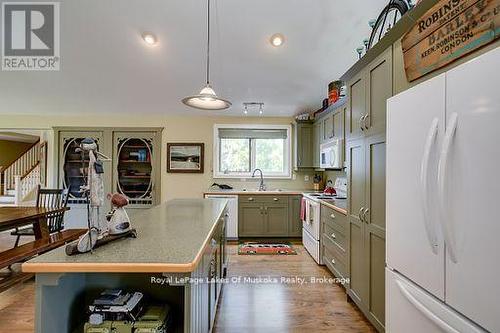230 Ecclestone Drive, Bracebridge, ON - Indoor Photo Showing Kitchen