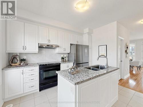17 Mumbai Drive, Markham, ON - Indoor Photo Showing Kitchen With Double Sink With Upgraded Kitchen