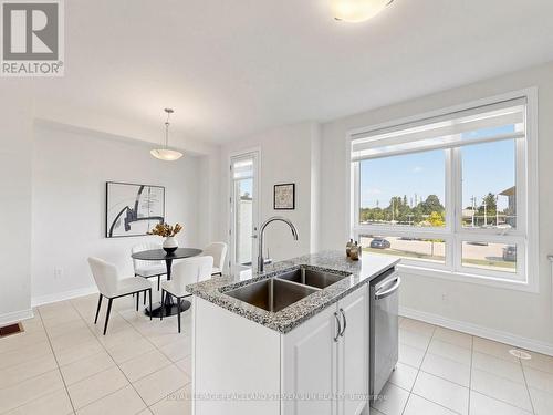 17 Mumbai Drive, Markham, ON - Indoor Photo Showing Kitchen With Double Sink With Upgraded Kitchen