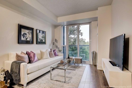 510-181 Wynford Drive, Toronto, ON - Indoor Photo Showing Living Room