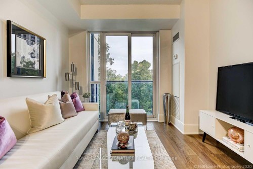 510-181 Wynford Drive, Toronto, ON - Indoor Photo Showing Living Room