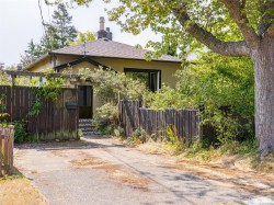 1541 Burton Ave Victoria, BC V8T 2N3