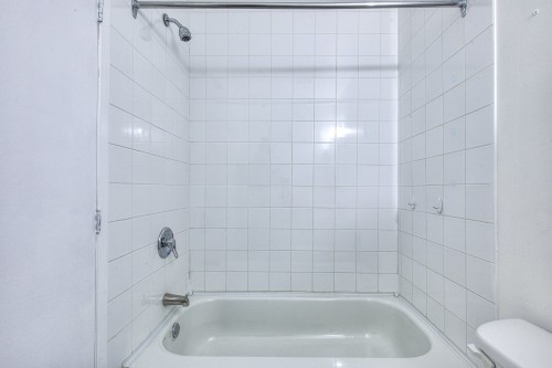 Salle de bains - 5-3550 Rue Rivard, Laval (Saint-Vincent-De-Paul), QC - Indoor Photo Showing Bathroom
