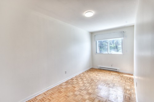 Chambre à coucher - 5-3550 Rue Rivard, Laval (Saint-Vincent-De-Paul), QC - Indoor Photo Showing Other Room