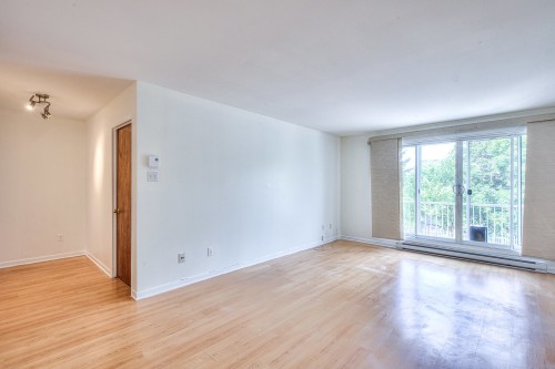 Salon - 5-3550 Rue Rivard, Laval (Saint-Vincent-De-Paul), QC - Indoor Photo Showing Other Room