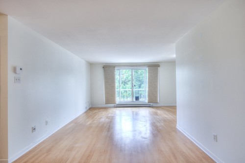 Salon - 5-3550 Rue Rivard, Laval (Saint-Vincent-De-Paul), QC - Indoor Photo Showing Other Room