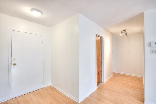 Hall d'entrée/Vestibule - 5-3550 Rue Rivard, Laval (Saint-Vincent-De-Paul), QC - Indoor Photo Showing Other Room