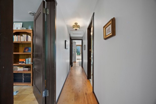 Hall d'entrée/Vestibule - 164 Rue Evergreen, Hudson, QC - Indoor Photo Showing Other Room