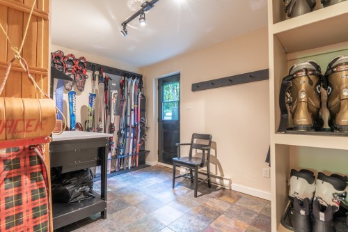 Hall d'entrée/Vestibule - 438 Ch. Louise, Lac-Supérieur, QC - Indoor