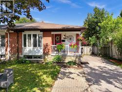 719 BALATON AVENUE  Pickering, ON L1W 1W3