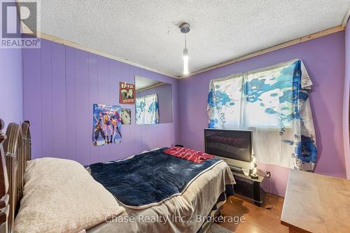 655 Tiny Beaches Road N, Tiny, ON - Indoor Photo Showing Bedroom